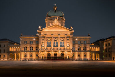 FireShot Capture 070   Palais fédéral Bern Nuit Ansgar Scheffold Unsplash.jpg (2048×1365)    [prod aboutswch hcms sdweb.imgix.net]